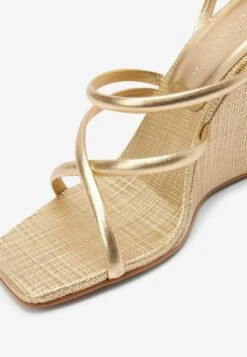 Next SIGNATURE SQUARE TOE - High Heel Sandalette - Gold 8 Next SIGNATURE SQUARE TOE - High Heel Sandalette - Gold -Next 01b4f56139e8442484a34eaf6265d143