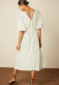 Next PINTUCK STANDARD - Freizeitkleid - Ecru Spot -Next 1bbd01913ee44677bfdef5f81e7acd10