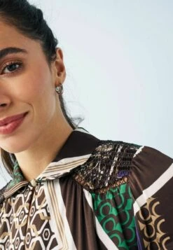 Next SHIRRED SHOULDER - Freizeitkleid - Black Abstract Patch Print -Next 1de1db34db404ebcbb0979f85d861174