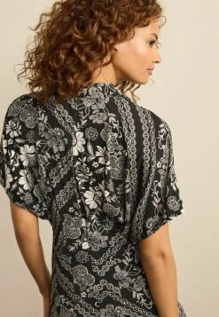 Next SHORT SLEEVE STANDARD - Jerseykleid - Black Floral -Next 2371b30bbe3241ecb179ea65fe7dc70e