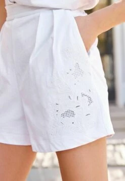 Next BRODERIE DETAIL STANDARD - Shorts - White -Next 267ddb2029fd4610958c432c0b61c17d