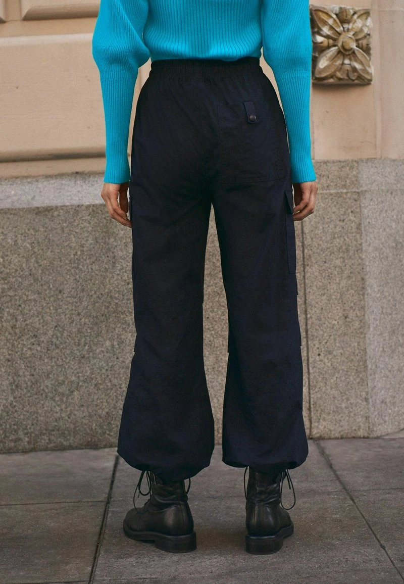 Next PARACHUTE STANDARD - Cargohose - Black 2 Next PARACHUTE STANDARD - Cargohose - Black – Bild 2