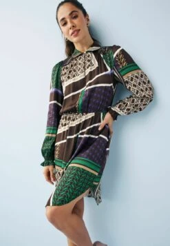 Next SHIRRED SHOULDER - Freizeitkleid - Black Abstract Patch Print