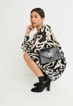 Next FOREVER COMFORT® BUCKLE DETAIL STANDARD - Cowboy-/Bikerstiefelette - Black 8 Next FOREVER COMFORT® BUCKLE DETAIL STANDARD - Cowboy-/Bikerstiefelette - Black -Next 3d6edd1b4f1448a1a7236a14d3f563e6