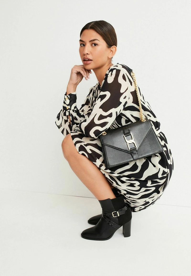 Next FOREVER COMFORT® BUCKLE DETAIL STANDARD - Cowboy-/Bikerstiefelette - Black 3 Next FOREVER COMFORT® BUCKLE DETAIL STANDARD - Cowboy-/Bikerstiefelette - Black – Bild 3