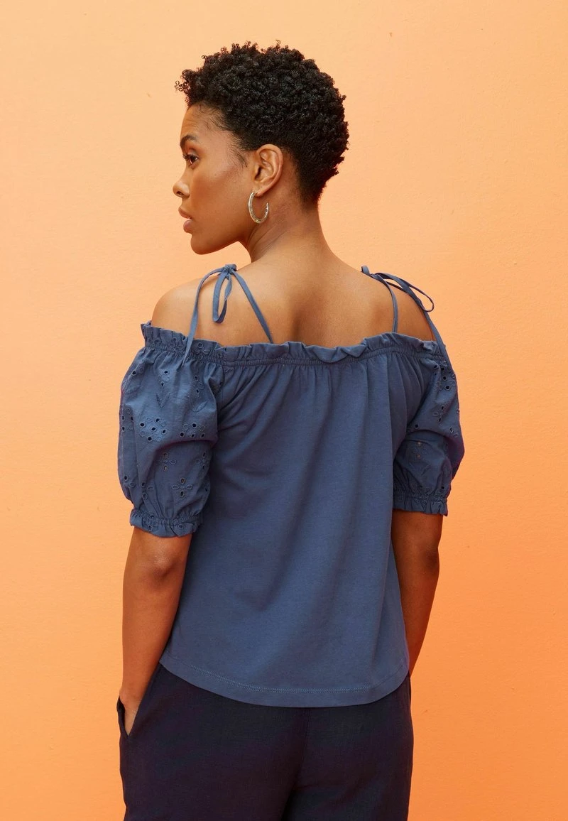 Next BARDOT BRODERIE PUFF SLEEVE - Bluse - Navy Blue 3 Next BARDOT BRODERIE PUFF SLEEVE - Bluse - Navy Blue – Bild 3