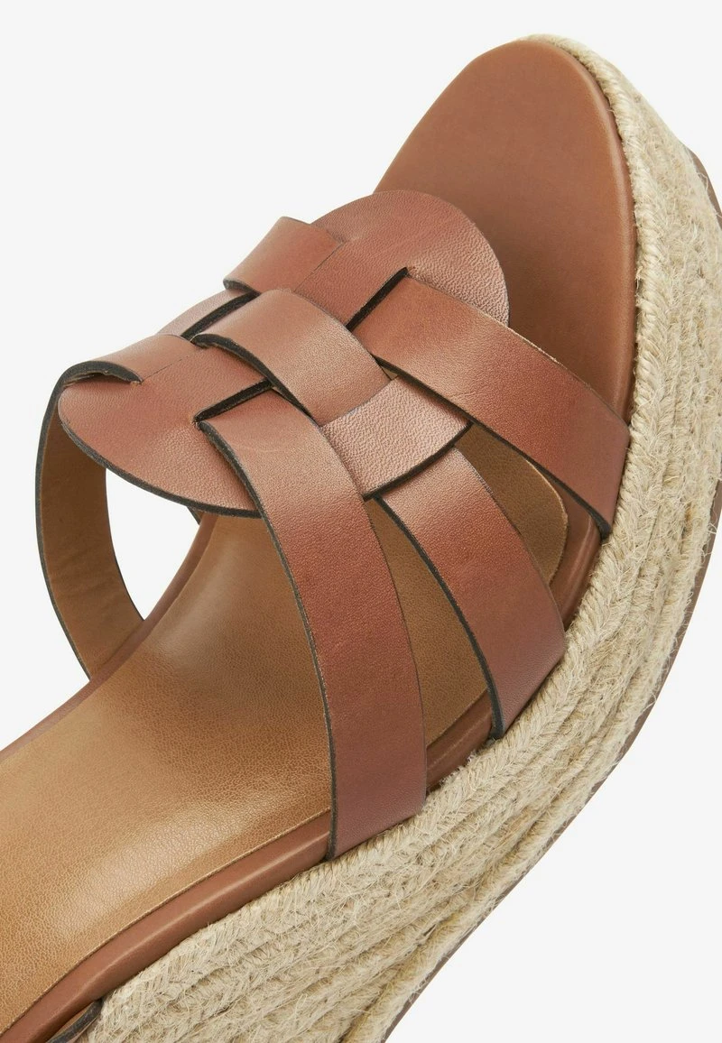 Next SIGNATURE INTERLOCK STANDARD - Keilsandalette - Tan Brown 4 Next SIGNATURE INTERLOCK STANDARD - Keilsandalette - Tan Brown – Bild 4