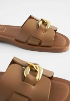 Next FOREVER COMFORT CHAIN DETAIL REGULAR WIDE - Pantolette Flach - Tan Brown -Next 674827b6e78c4c1e893b762a58a86567