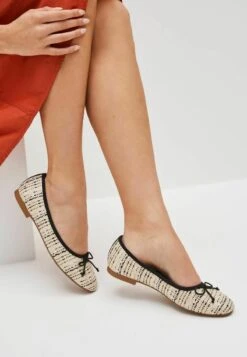 Next FOREVER COMFORT® CROCHET STANDARD - Klassischer Ballerina - Beige White Black