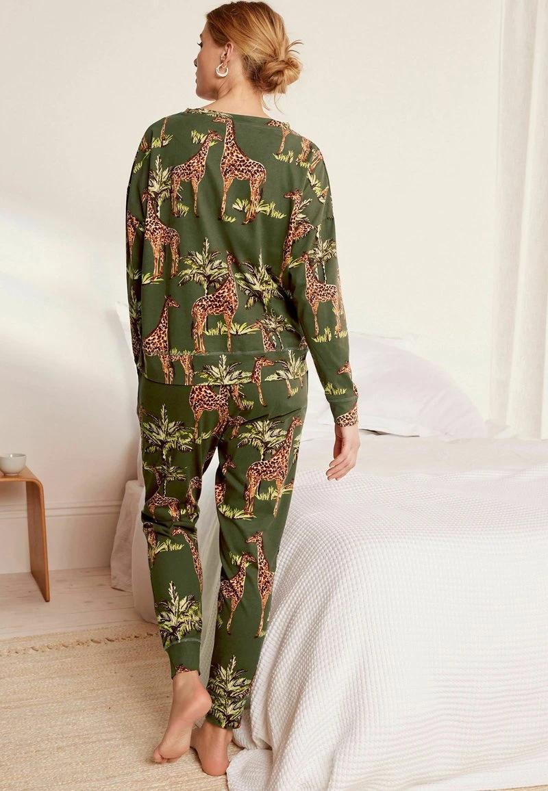 Next LONG SLEEVE SET - Nachtwäsche Set - Khaki Green Giraffe 2 Next LONG SLEEVE SET - Nachtwäsche Set - Khaki Green Giraffe – Bild 2