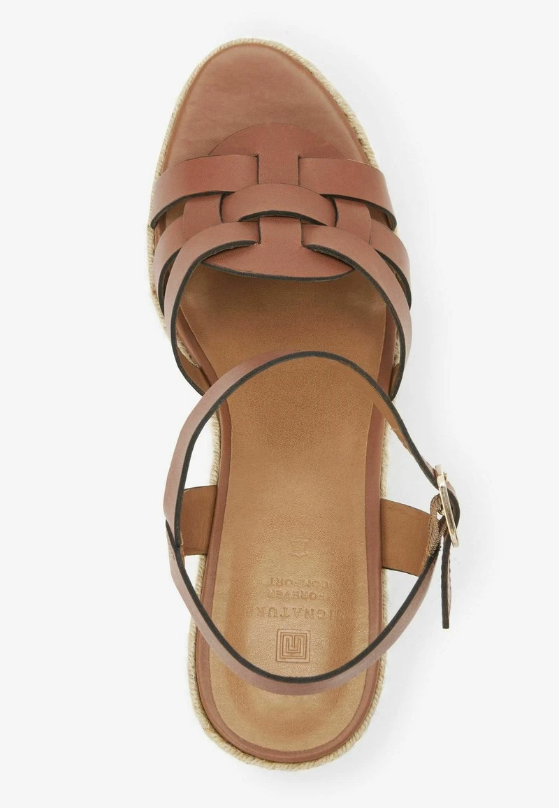 Next SIGNATURE INTERLOCK STANDARD - Keilsandalette - Tan Brown 3 Next SIGNATURE INTERLOCK STANDARD - Keilsandalette - Tan Brown – Bild 3