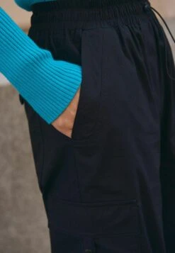 Next PARACHUTE STANDARD - Cargohose - Black 8 Next PARACHUTE STANDARD - Cargohose - Black -Next 7e29c600201641e79896d3c291918ea6