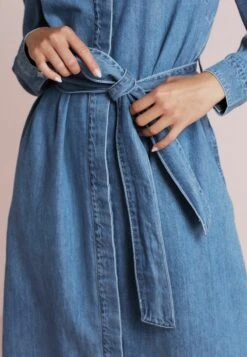 Next PUFF SLEEVE BELTED MIDI SHIRT STANDARD - Jeanskleid - Mid Blue -Next 82a8f9789805477a98e66d069f7989cb