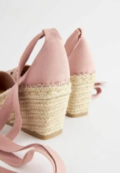 Next FOREVER COMFORT WRAP SQUARE TOE STANDARD - Keilsandalette - Light Pink 9 Next FOREVER COMFORT WRAP SQUARE TOE STANDARD - Keilsandalette - Light Pink -Next 92f6cc080c254c208a48a0f0136b496f