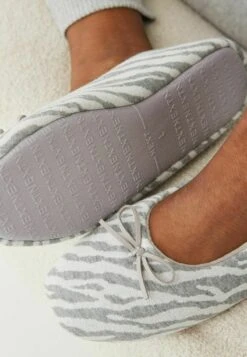 Next ANIMAL PRINT - Riemensandalette - Grey Zebra -Next a6b75fca4d49496289c2e2de1ca19f24