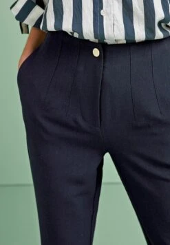 Next SUPER HIGH WAIST SLIM - Chino - Navy Blue 8 Next SUPER HIGH WAIST SLIM - Chino - Navy Blue -Next add3e0f14baf46bc95562a2d620802f9