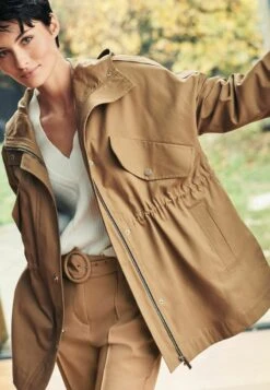 Next UTILITY RAIN WITH ADJUSTABLE WAIST STANDARD - Regenjacke / Wasserabweisende Jacke - Deep Camel Brown -Next b33af06caa644d54ac1cc60cb2ec669d