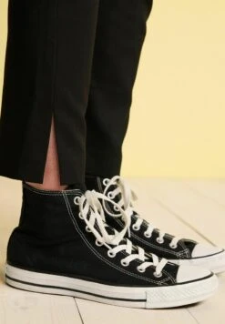 Next SUPER HIGH WAIST - Chino - Black 8 Next SUPER HIGH WAIST - Chino - Black -Next bb7cc78ea38540a38e095a0f97838a2c