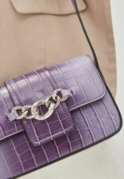 Next CHAIN HARDWARE - Umhängetasche - Purple 10 Next CHAIN HARDWARE - Umhängetasche - Purple -Next c1000c59f6b740698c5196f79e75ec43