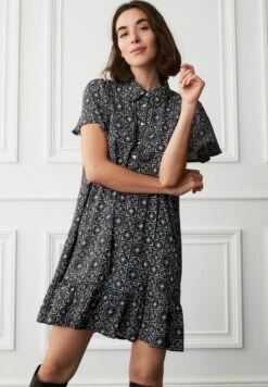 Next SHORT SLEEVE STANDARD - Blusenkleid - Black Geo Print -Next c112976d59734115b4043c1bf89d477d 1