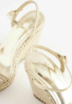 Next FOREVER COMFORT PLAIT - Keilsandalette - Gold -Next c3d0e8b2619241389a47db25b4f88b40