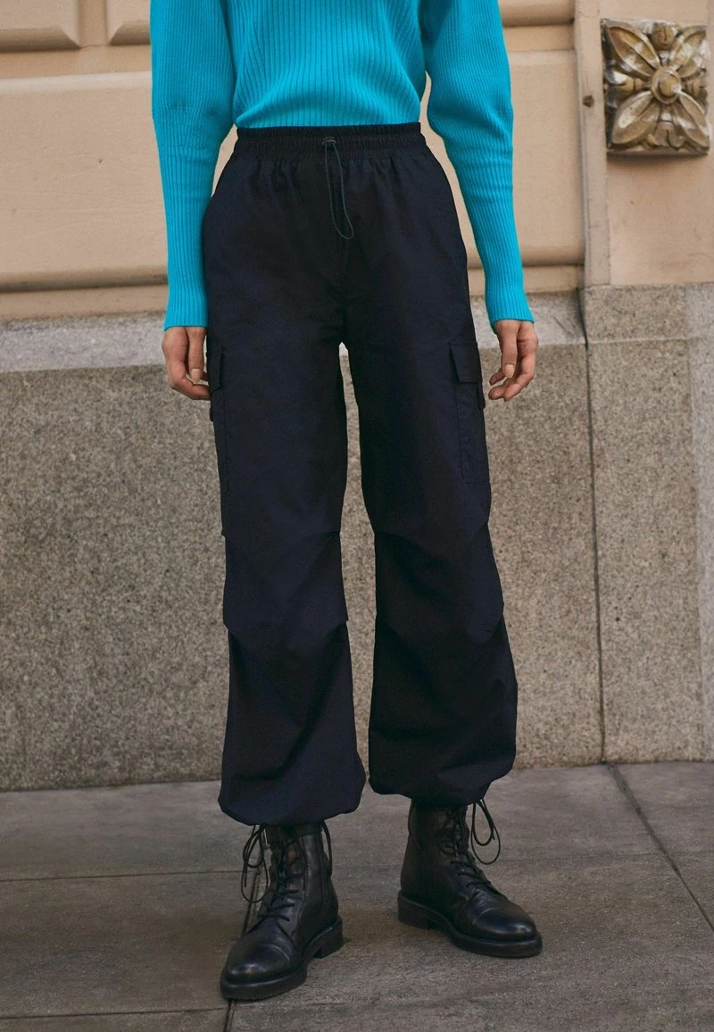 Next PARACHUTE STANDARD - Cargohose - Black 1 Next PARACHUTE STANDARD - Cargohose - Black