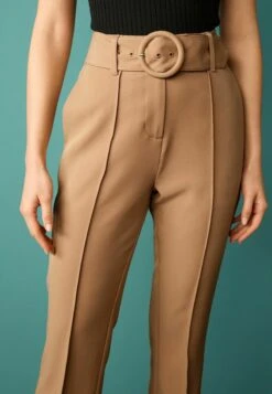 Next TAILORED BELTED STRAIGHT STANDARD - Stoffhose - Natural 9 Next TAILORED BELTED STRAIGHT STANDARD - Stoffhose - Natural -Next d2163c2af8f9487d9cc4fec9e32b9b4a