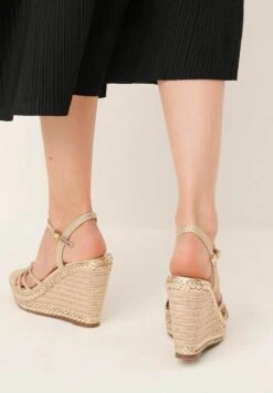 Next FOREVER COMFORT PLAIT - Keilsandalette - Gold -Next d6fbe4b4d7714e96a41d9d0321119910