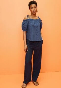 Next BARDOT BRODERIE PUFF SLEEVE - Bluse - Navy Blue 11 Next BARDOT BRODERIE PUFF SLEEVE - Bluse - Navy Blue -Next d81c76c8477342f6baec57e8a1f5aad6 1