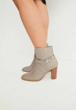 Next FOREVER COMFORT® BUCKLE DETAIL STANDARD - Cowboy-/Bikerstiefelette - Grey -Next e043e6feaecd44a5a976e2ac392eb7b8 1