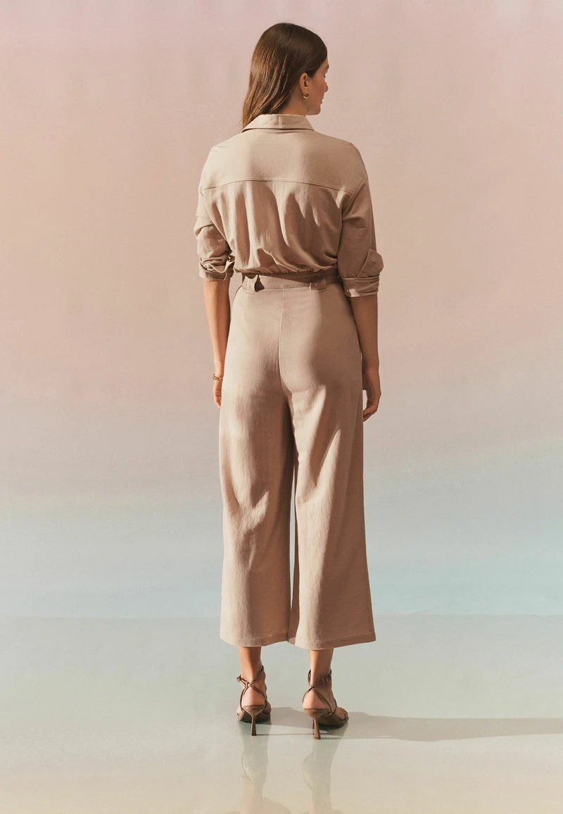 Next LONG SLEEVES UTILITY BOILER STANDARD - Jumpsuit - Neutral Brown 2 Next LONG SLEEVES UTILITY BOILER STANDARD - Jumpsuit - Neutral Brown – Bild 2